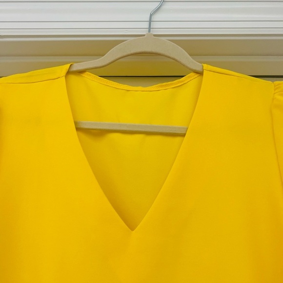 Beautiful in new condition Yellow size large blouse - Picture 3 of 3